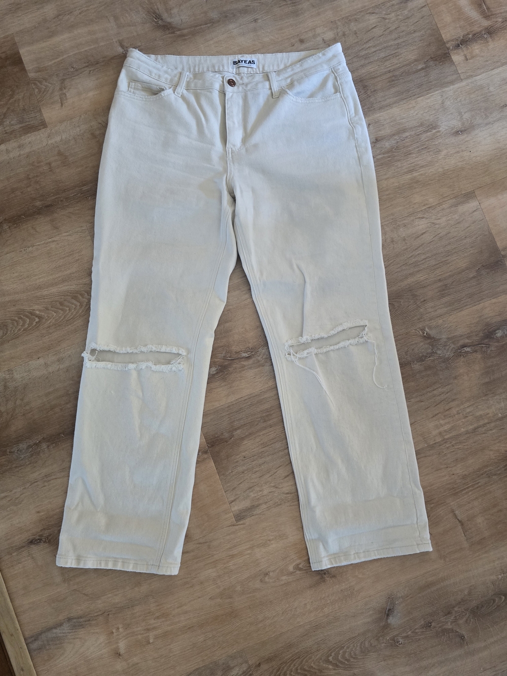 BAYEAS Cream High-Rise Flare Jeans with Knee Slits